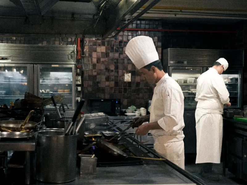 Two Kitchens, Two Realities: The Unbridgeable Gulf Between Television Cooking and Professional Service